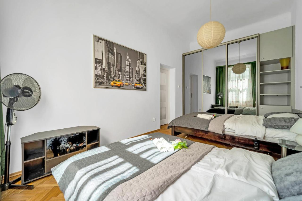Plac Zbawiciela Spacious - Location, Metro 200m, 53m2 - By Rentujemy
