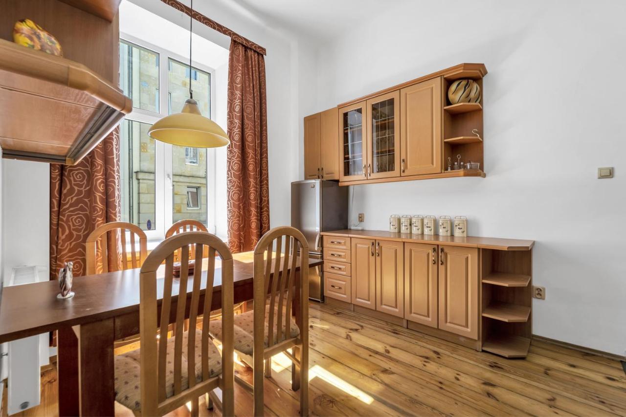 Plac Zbawiciela Spacious - Location, Metro 200m, 53m2 - By Rentujemy