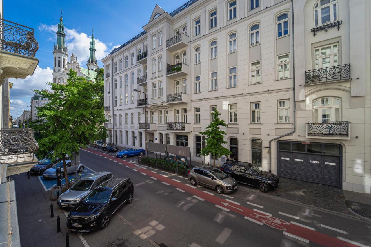 Apartment Plac Zbawiciela Spacious - Location, Metro 200m, 53m2 - By Rentujemy Warsaw