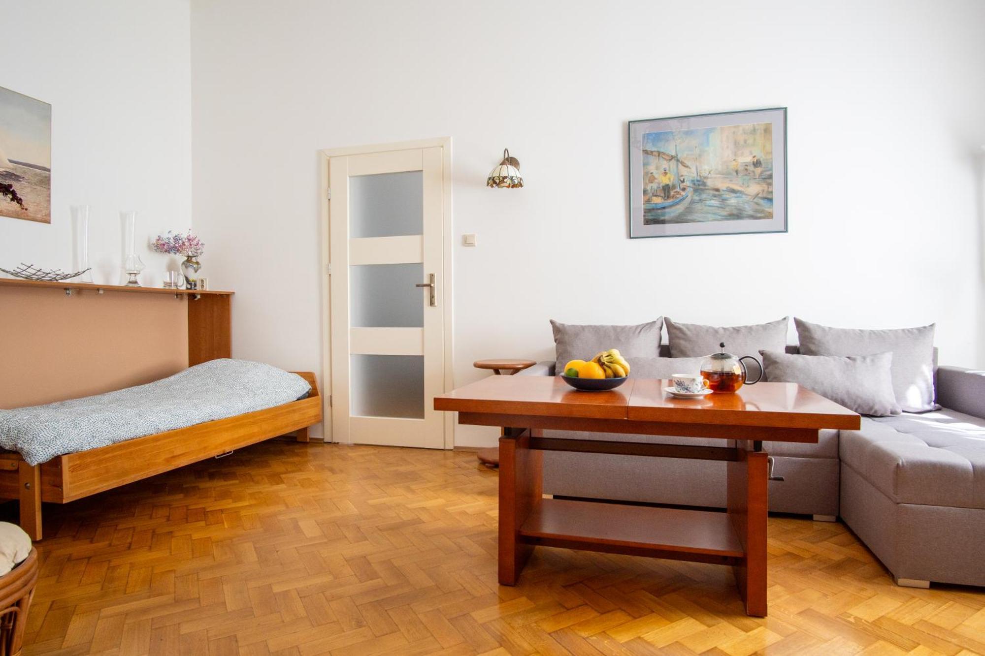 Plac Zbawiciela Spacious - Location, Metro 200m, 53m2 - By Rentujemy Apartment Warsaw