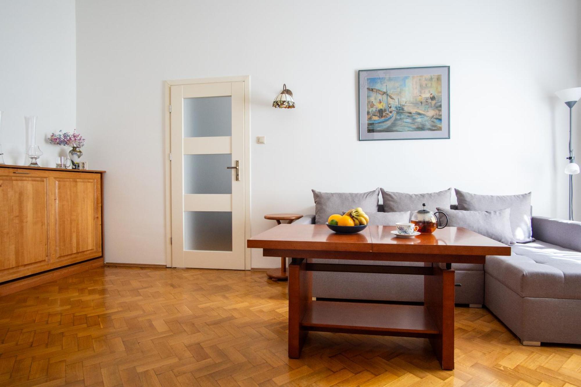 Plac Zbawiciela Spacious - Location, Metro 200m, 53m2 - By Rentujemy